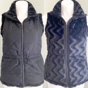 CASUAL IDENTITY Reversible Quilted Fur Vest Black